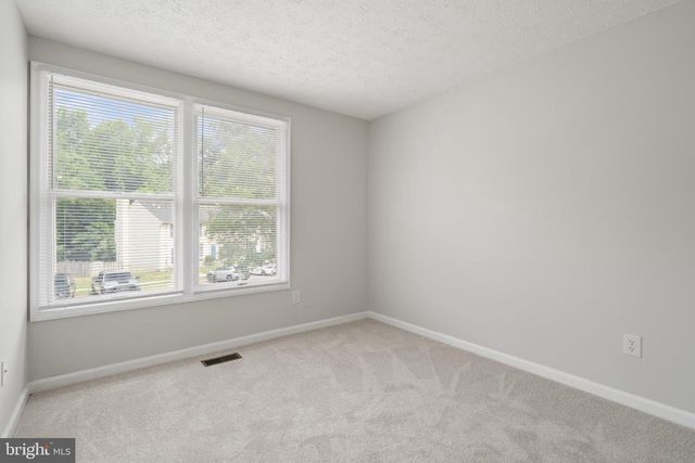 3601 WHARF LN, Triangle, VA 22172