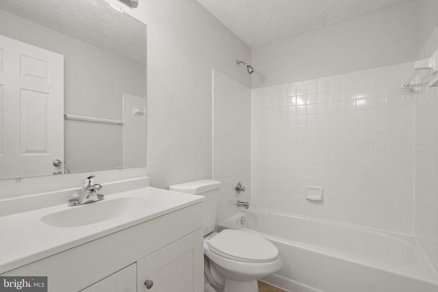 3601 WHARF LN, Triangle, VA 22172