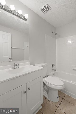 3601 WHARF LN, Triangle, VA 22172