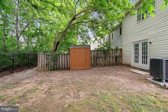 3601 WHARF LN, Triangle, VA 22172
