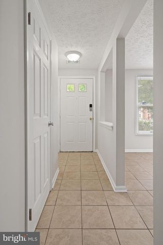 3601 WHARF LN, Triangle, VA 22172