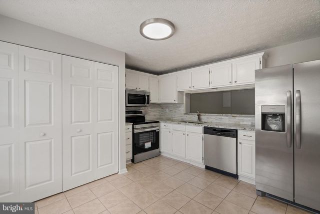 3601 WHARF LN, Triangle, VA 22172