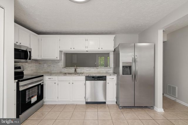 3601 WHARF LN, Triangle, VA 22172
