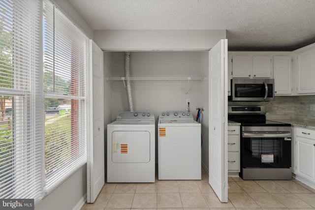 3601 WHARF LN, Triangle, VA 22172