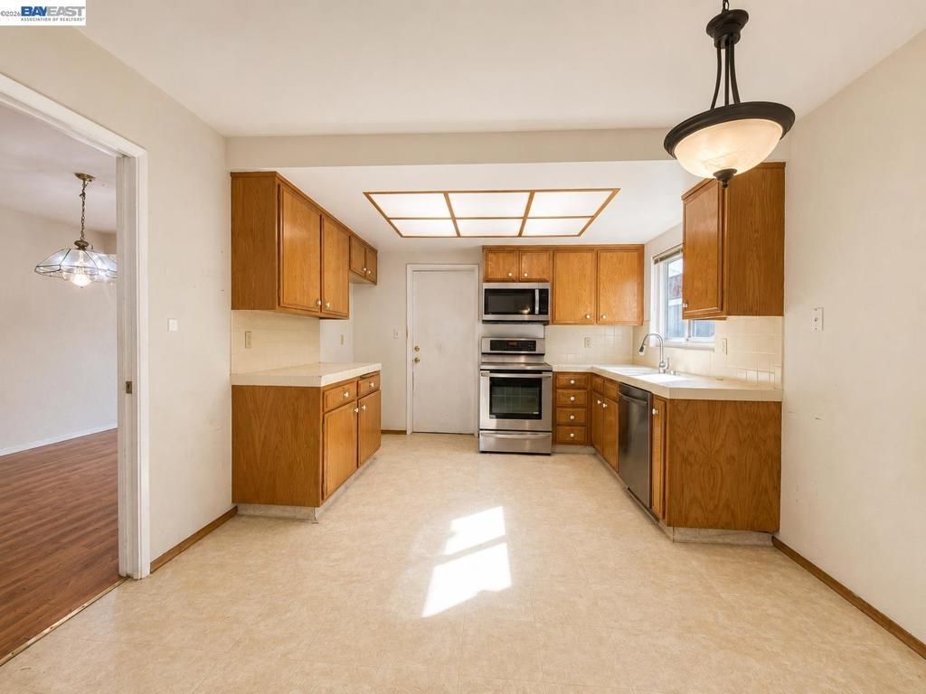 Image 7 of property listing at 38190 Camden St, Fremont, CA 94536