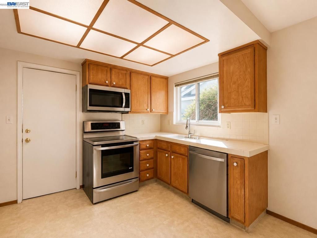 Image 8 of property listing at 38190 Camden St, Fremont, CA 94536