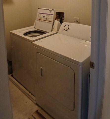 373 Ferndale Court C2, Schaumburg, IL 60193