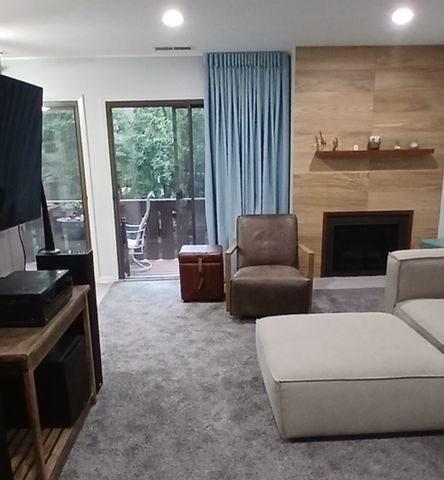 373 Ferndale Court C2, Schaumburg, IL 60193