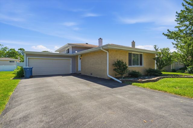 607 N Van Auken Street, Elmhurst, IL 60126