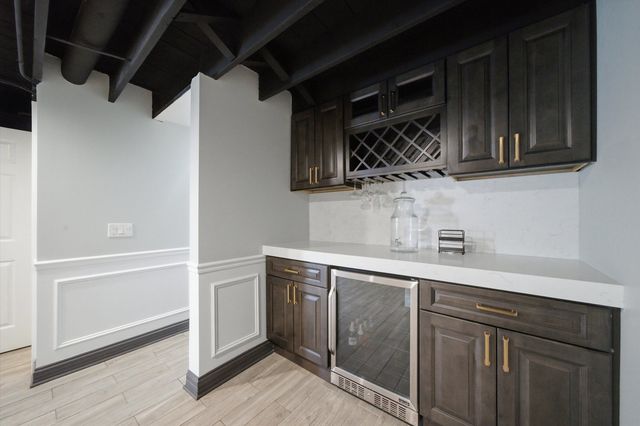 607 N Van Auken Street, Elmhurst, IL 60126