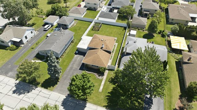 607 N Van Auken Street, Elmhurst, IL 60126