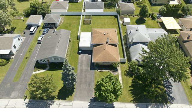 607 N Van Auken Street, Elmhurst, IL 60126
