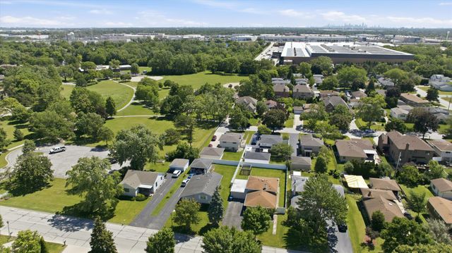 607 N Van Auken Street, Elmhurst, IL 60126