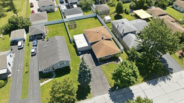 607 N Van Auken Street, Elmhurst, IL 60126