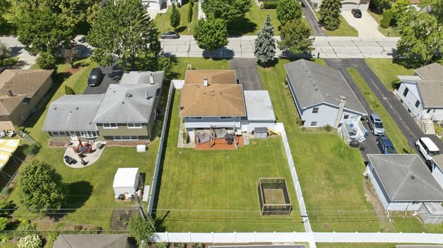 607 N Van Auken Street, Elmhurst, IL 60126