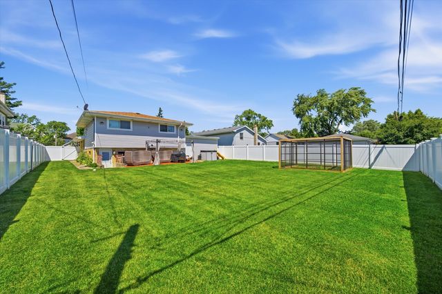 607 N Van Auken Street, Elmhurst, IL 60126