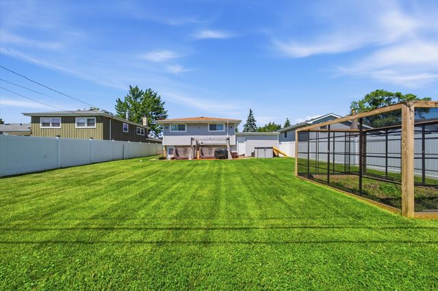 607 N Van Auken Street, Elmhurst, IL 60126
