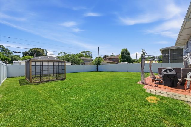 607 N Van Auken Street, Elmhurst, IL 60126