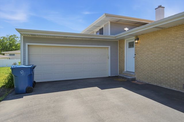 607 N Van Auken Street, Elmhurst, IL 60126
