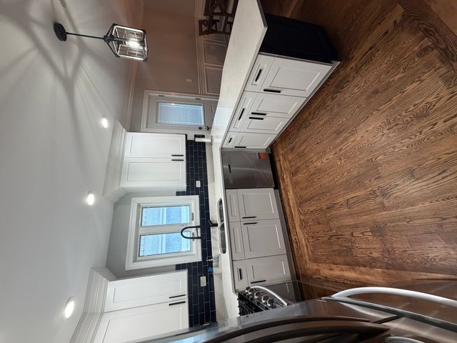 607 N Van Auken Street, Elmhurst, IL 60126