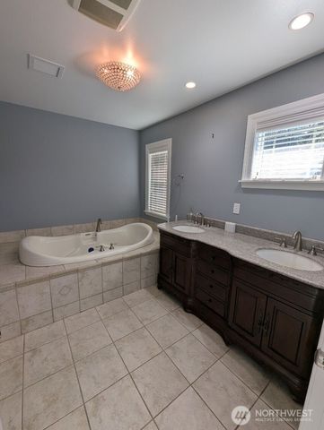 2300 NE Solar View Court, Poulsbo, WA 98370