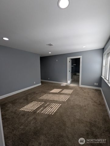 2300 NE Solar View Court, Poulsbo, WA 98370