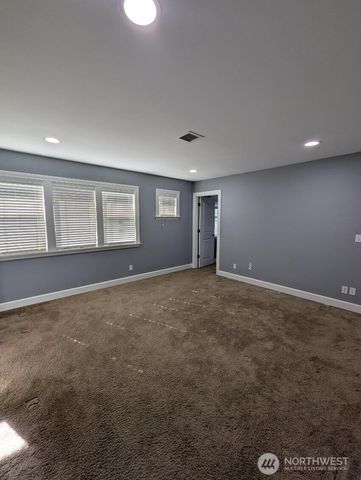 2300 NE Solar View Court, Poulsbo, WA 98370