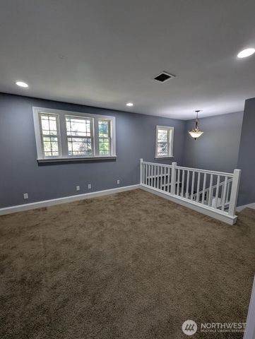 2300 NE Solar View Court, Poulsbo, WA 98370