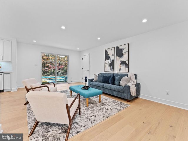 40 E CENTENNIAL DR, Medford, NJ 08055