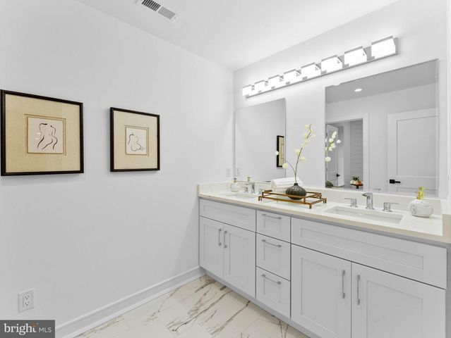 40 E CENTENNIAL DR, Medford, NJ 08055