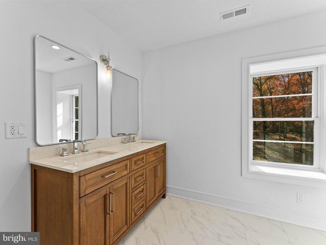 40 E CENTENNIAL DR, Medford, NJ 08055