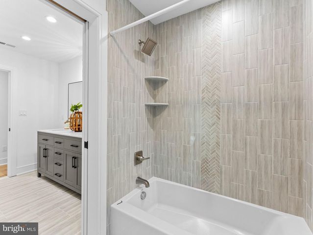 40 E CENTENNIAL DR, Medford, NJ 08055