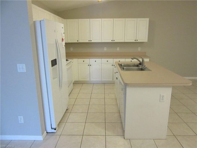 269-271 SW 4th ST, Cape Coral, FL 33991