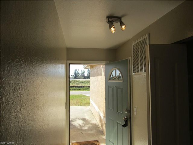 269-271 SW 4th ST, Cape Coral, FL 33991