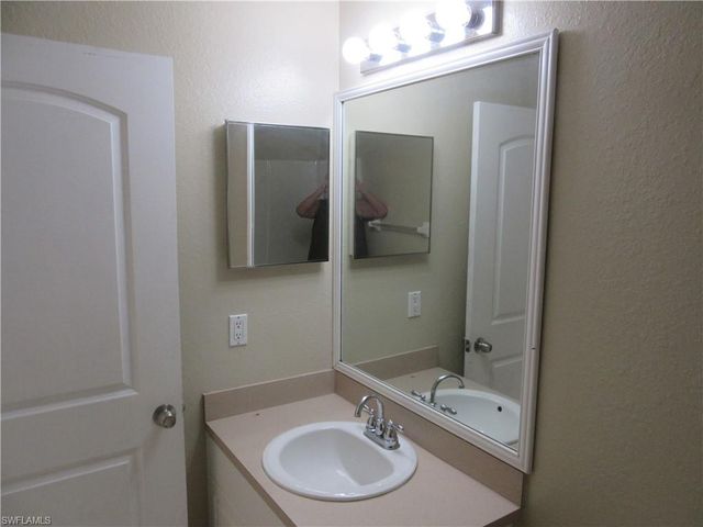 269-271 SW 4th ST, Cape Coral, FL 33991