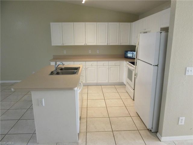 269-271 SW 4th ST, Cape Coral, FL 33991