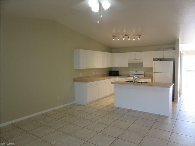 269-271 SW 4th ST, Cape Coral, FL 33991