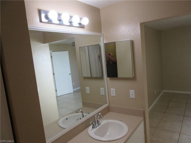 269-271 SW 4th ST, Cape Coral, FL 33991