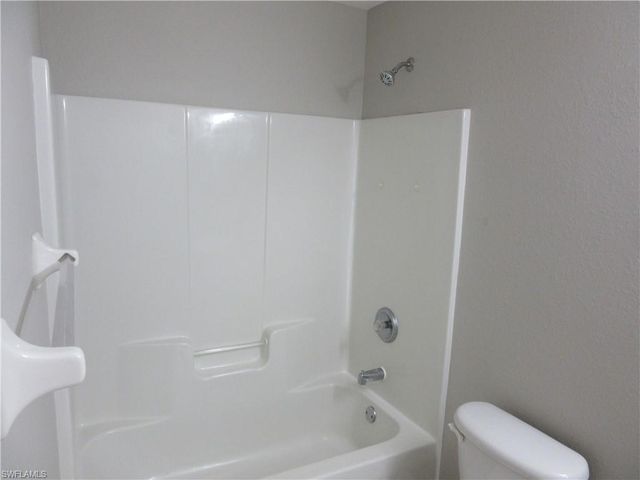 269-271 SW 4th ST, Cape Coral, FL 33991