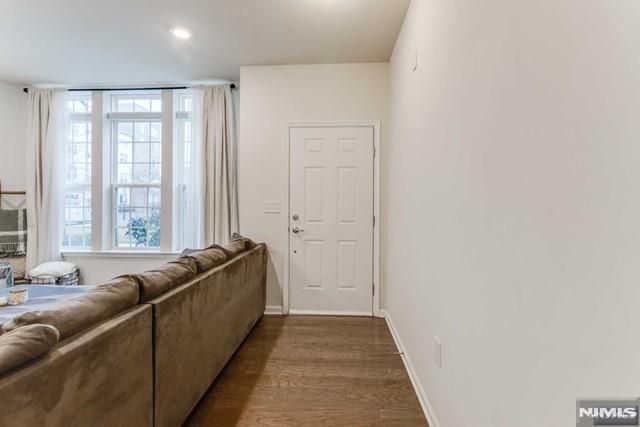 22 Veterans Drive, Wood Ridge, NJ 07075