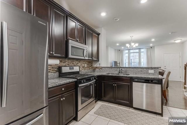 22 Veterans Drive, Wood Ridge, NJ 07075