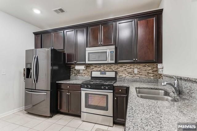 22 Veterans Drive, Wood Ridge, NJ 07075