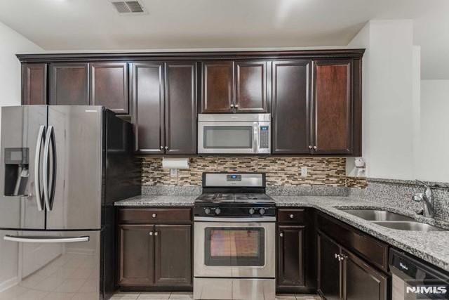 22 Veterans Drive, Wood Ridge, NJ 07075