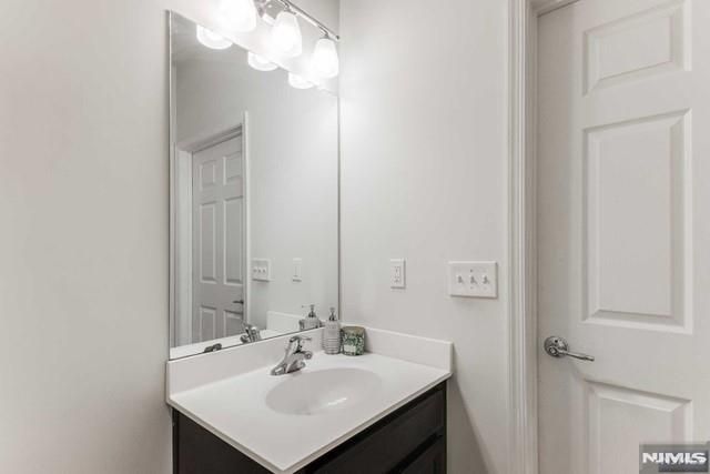 22 Veterans Drive, Wood Ridge, NJ 07075