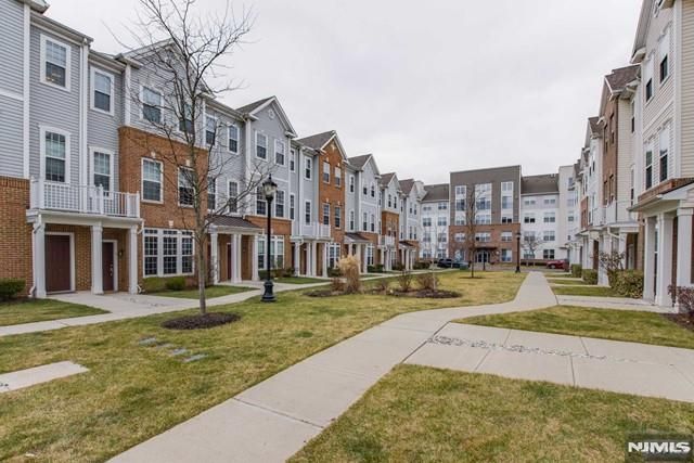 22 Veterans Drive, Wood Ridge, NJ 07075