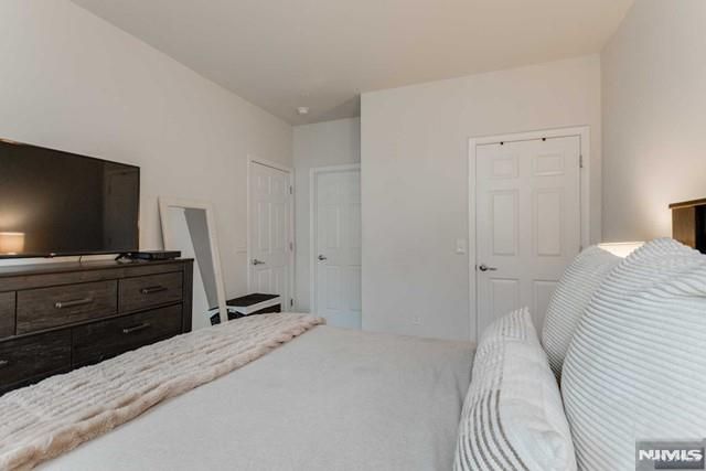 22 Veterans Drive, Wood Ridge, NJ 07075