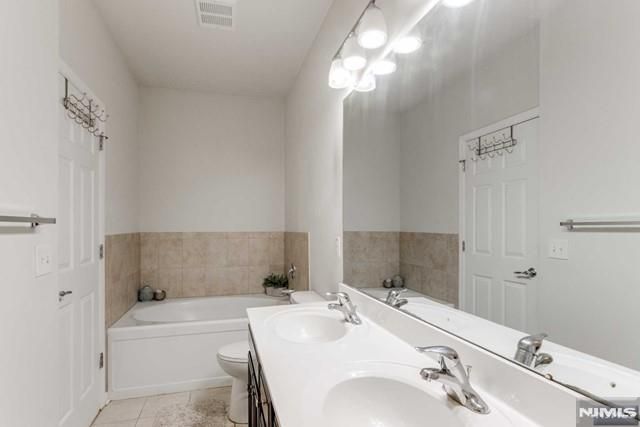 22 Veterans Drive, Wood Ridge, NJ 07075