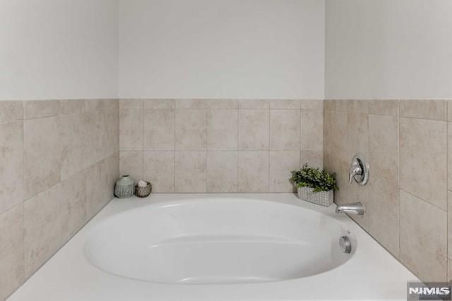 22 Veterans Drive, Wood Ridge, NJ 07075