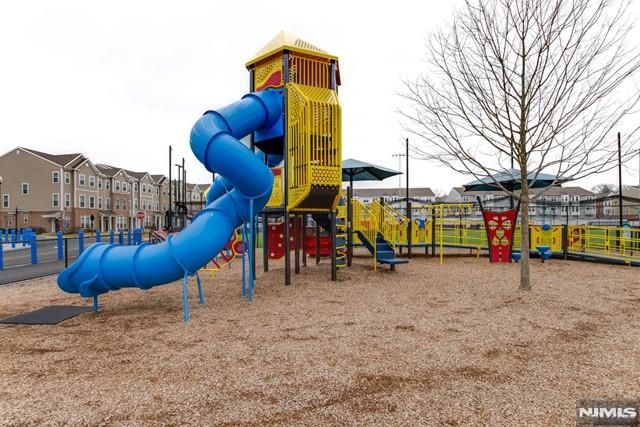 22 Veterans Drive, Wood Ridge, NJ 07075