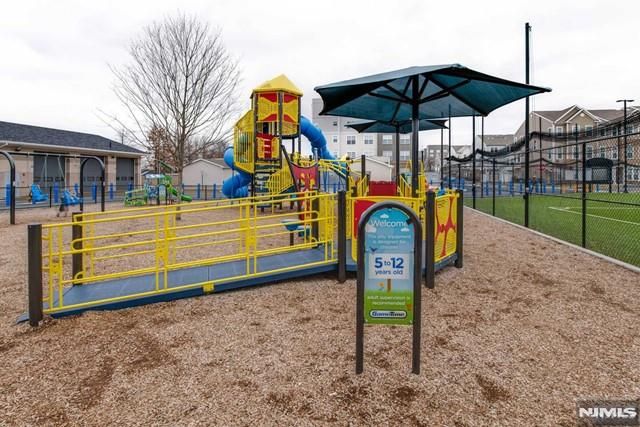 22 Veterans Drive, Wood Ridge, NJ 07075